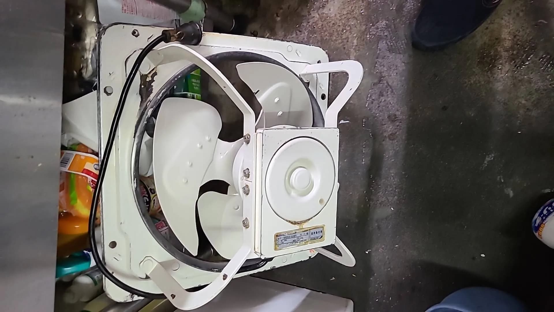 サビた換気扇を分解洗浄でよみがえらせる