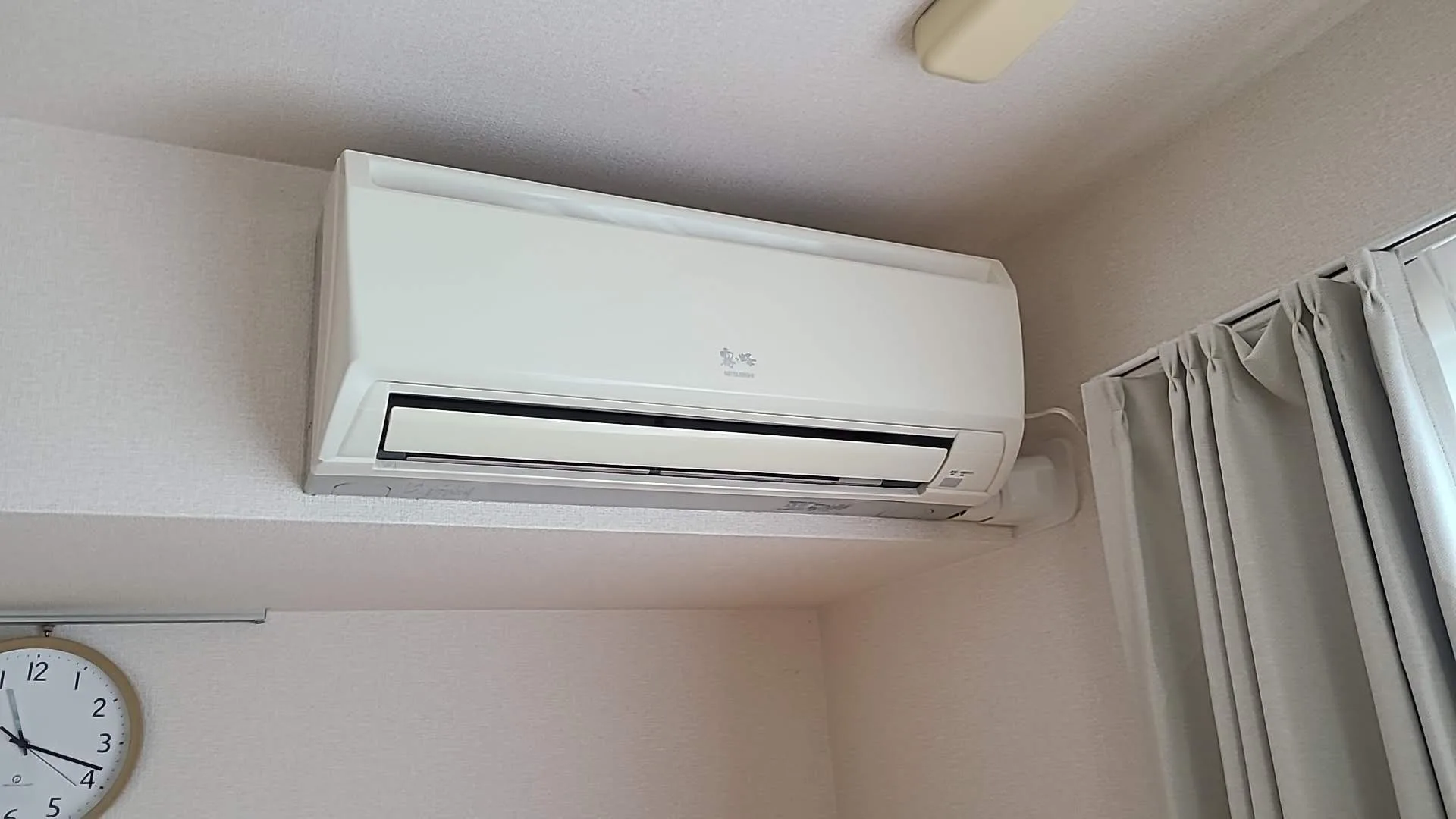 エアコンを分解洗浄して内部までスッキリ