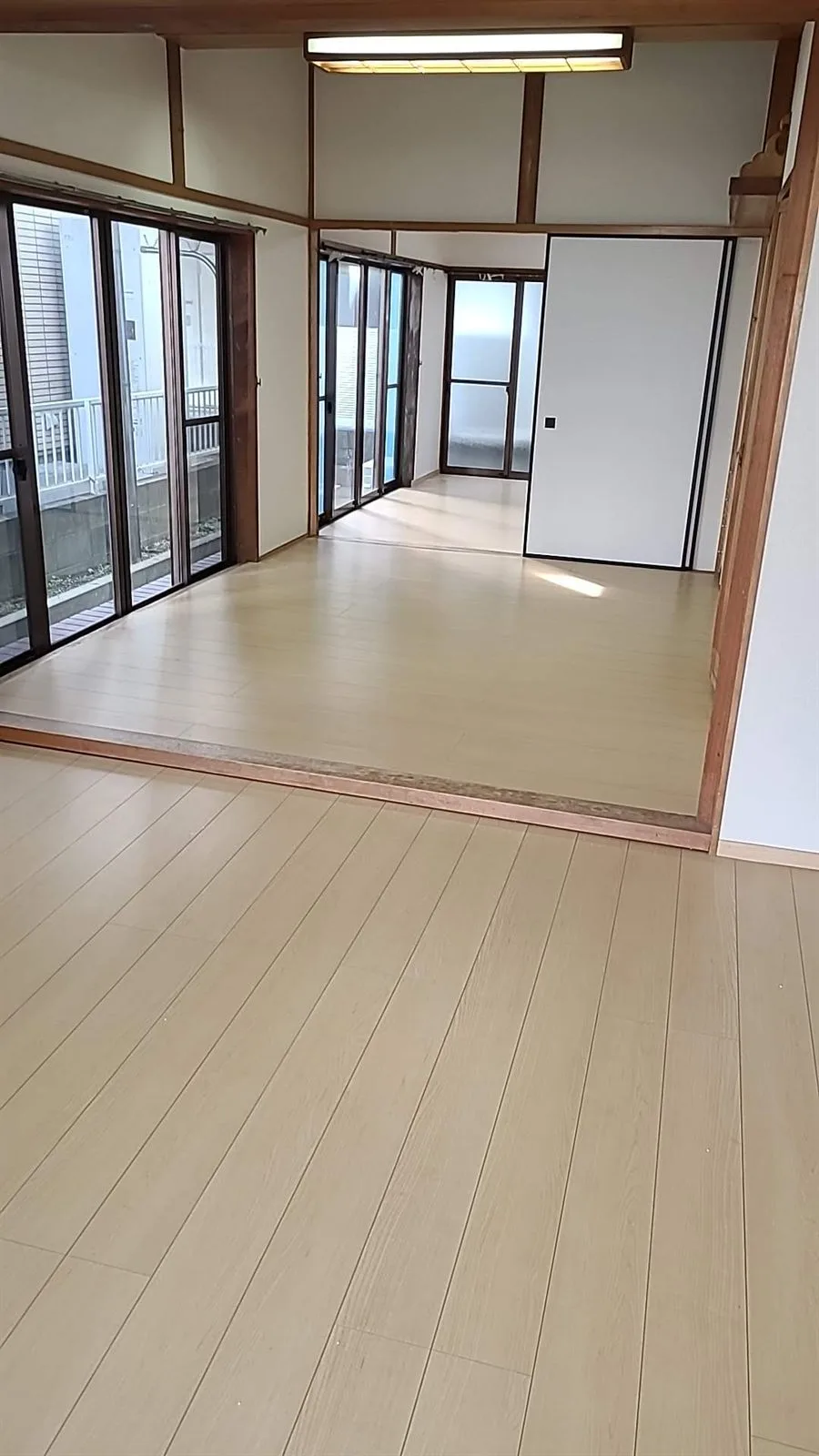 傷んだ床を下地から全面リフォーム