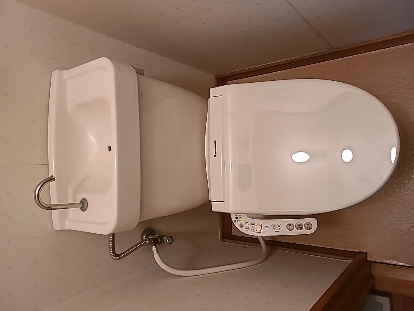 古い便器を新しいトイレに交換（Before）