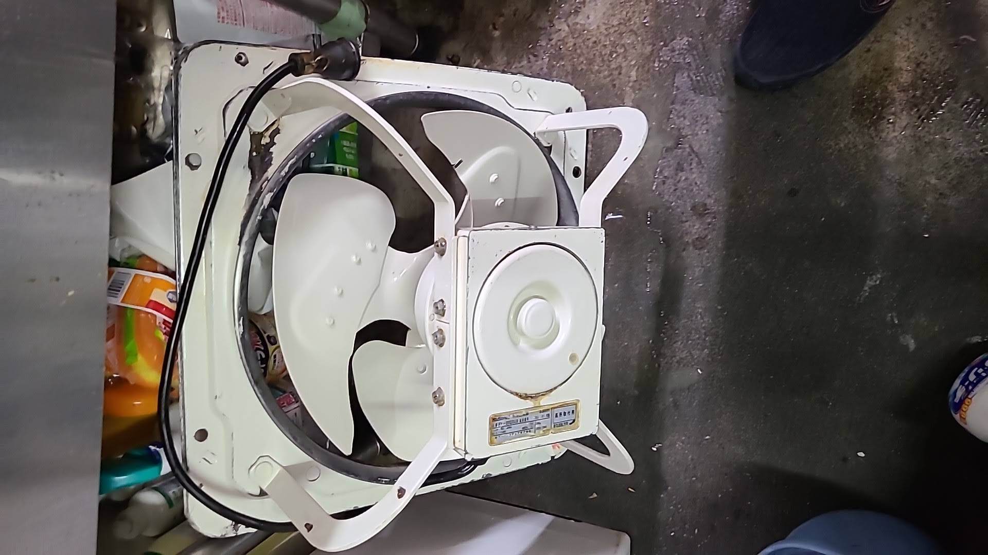 サビた換気扇を分解洗浄でよみがえらせる